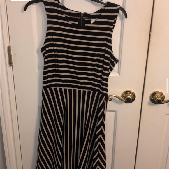 ✨PRICE DROP✨
Striped Old Navy Dress - Picture 1 of 2